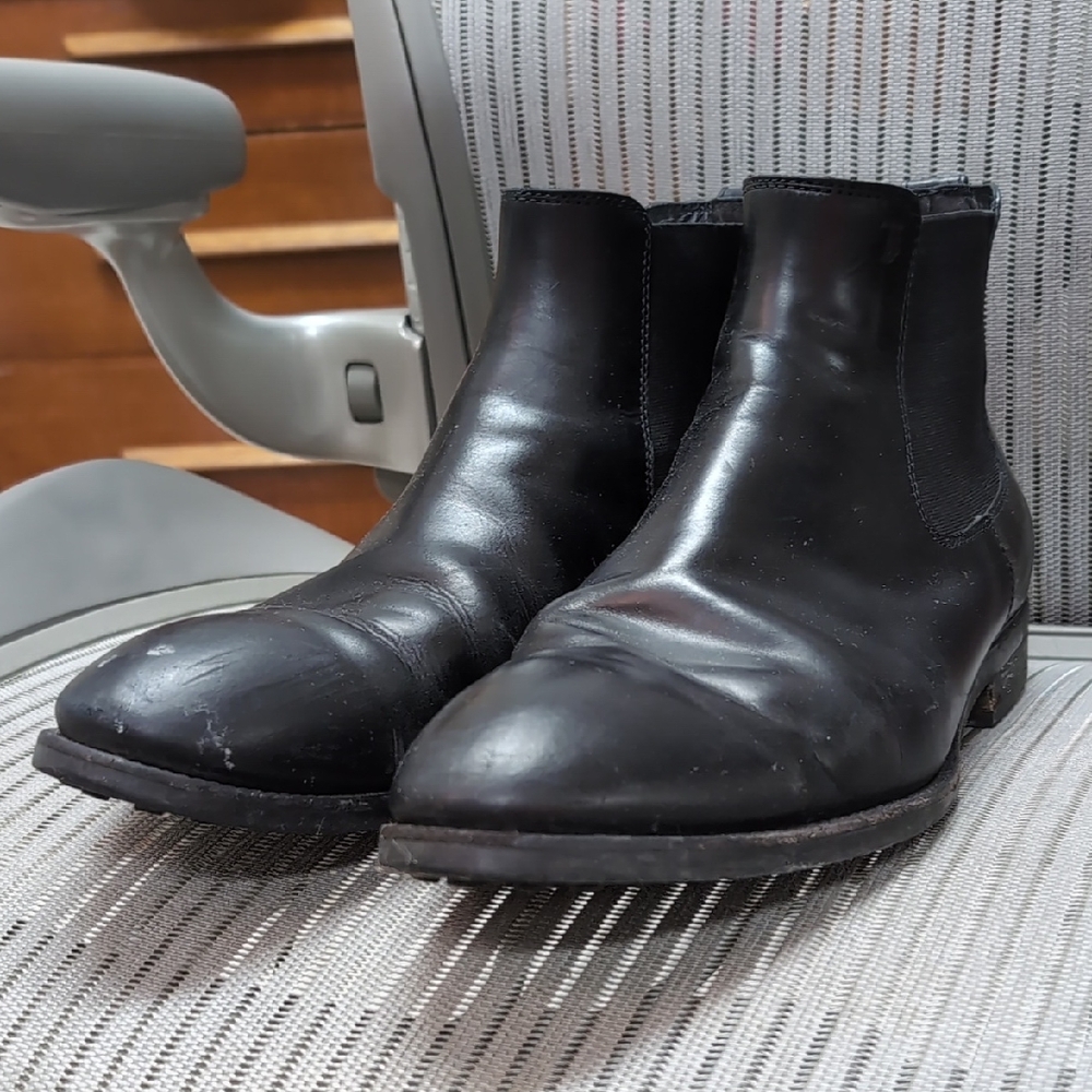 Tod's Black Leather Chelsea Boots